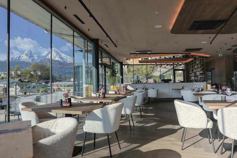 Empfangsmitarbeiter/ Hostess (m/w/d) für unser "Pano° Rooftop Bar & Restaurant"