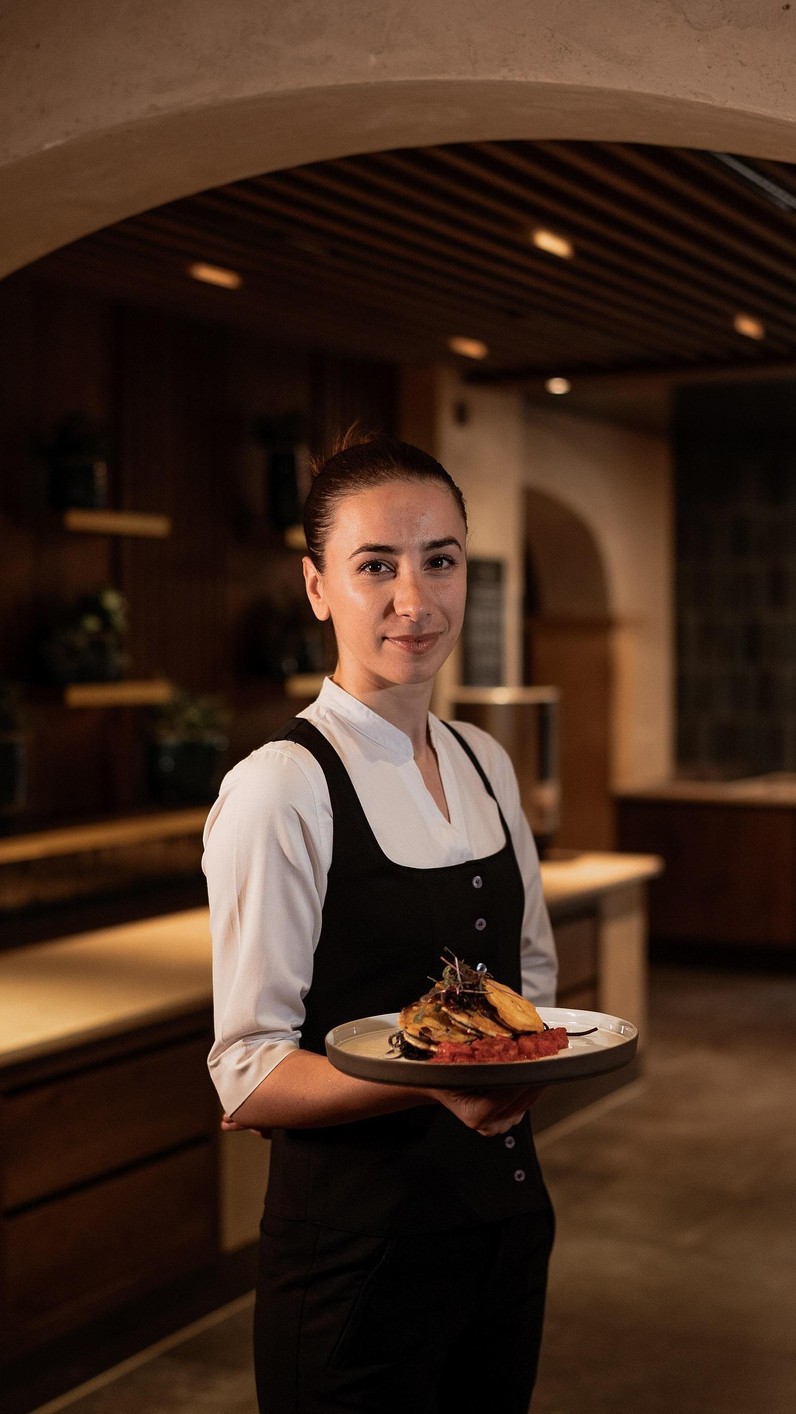Chef de Rang (m/w/d) für À la Carte Restaurant "Firedeck"