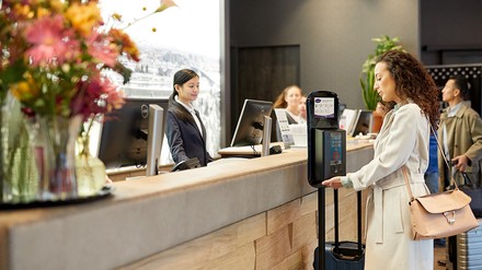 Desinfektionsspender am Eingangsbereich Desinfektionsspender am Eingangsbereich
