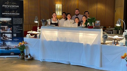 Im Panoramahotel Oberjoch gibt es u. a. Auszubildende aus Indonesien, Nicaragua oder Marokko. Ihr Können dürfen sie bei verschiedenen Veranstaltungen präsentieren. Im Panoramahotel Oberjoch gibt es u. a. Auszubildende aus Indonesien, Nicaragua oder Marokko. Ihr Können dürfen sie bei verschiedenen Veranstaltungen präsentieren.