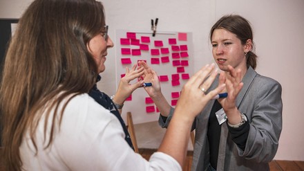 Übungen Die Konzentration fördern, die Stimmung lockern: Kleine Übungen können hierzu im Alltag beitragen.