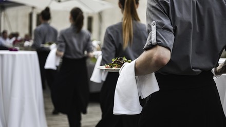 Einsatz von Mitarbeitern Kein Risiko: Der Einsatz von Mitarbeitern via Personaldienstleister ermöglicht Gastronomen exakte finanzielle Kalkulationen.
