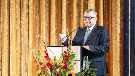 Dr. Florian Herrmann Dr. Florian Herrmann