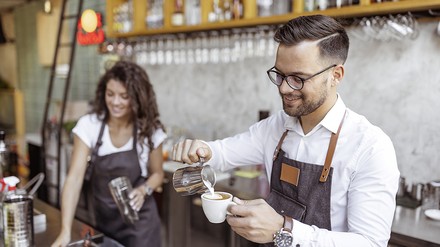 Milchsorten Ein breites Angebot an verschiedenen Milchsorten zum Heißgetränk ist heute im Außer-Haus-Angebot obligatorisch.