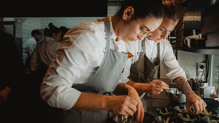gastronomischen Tempel In den gastronomischen Tempeln der Stadt sorgen gleich mehrere Sterner für authentische kulinarische Genüsse