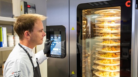Convotherm Convotherm möchte mit seinen verschiedenen Produktlinien die individuellen Anforderungen der gastronomischen Betriebe bedienen