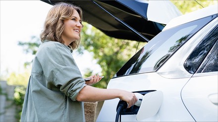 Auto aufladen Die Bezahlung der E-Ladung erfolgt auf Wunsch bequem per App.
