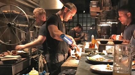 Profis kochen in der Küche Profis kochen in der Küche