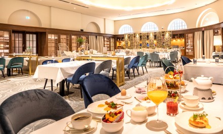 Von der Kassenhalle zum Restaurant Von der Kassenhalle zum Restaurant