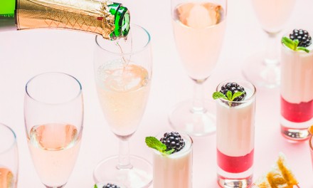 zwischen Büfett Service und Champagner zwischen Büfett Service und Champagner