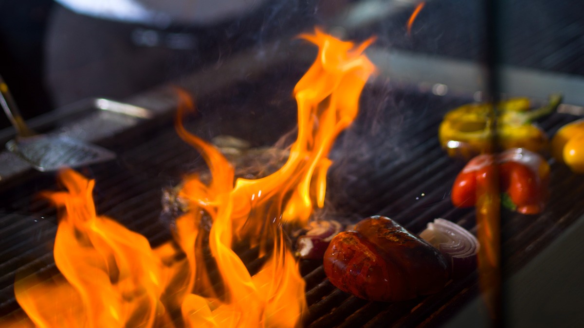 Fotos: .shock/stock.adobe.com; bbqpits.com Feuer und Flamme für mehr Umsatz