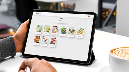 Tablet mit Speisen drauf Tablet mit Speisen drauf