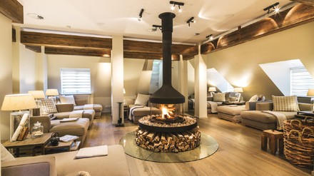 Zimmer mit Kaminfeuer Zimmer mit Kaminfeuer