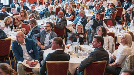 Zuhörer bei einem Vortrag Zuhörer bei einem Vortrag