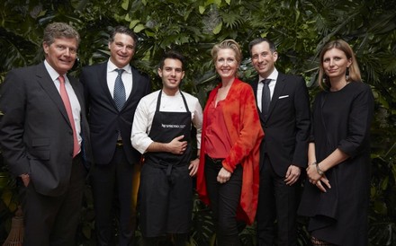 Gault&Millau Herausgeber Karl Hohenlohe, Nespresso Österreich Geschäftsführer Alessandro Piccinini, Raz Rahav, Martina Hohenlohe (Gault&Millau), Nespresso Österreich Commercial Director B2B Otmar Frauenholz und Nespresso Österreich Marketing Direktorin Nina Meusburger.