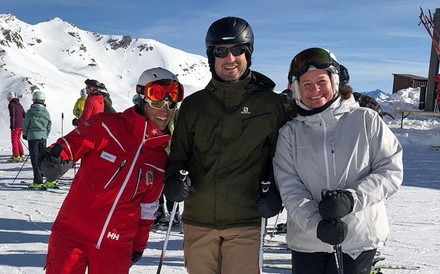 Ein Skeacher mit zwei Schülern