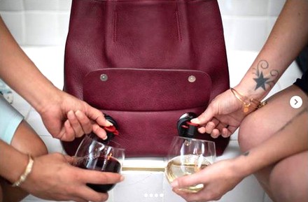 Eine Handtasche mit integrierten Zapfhähnen