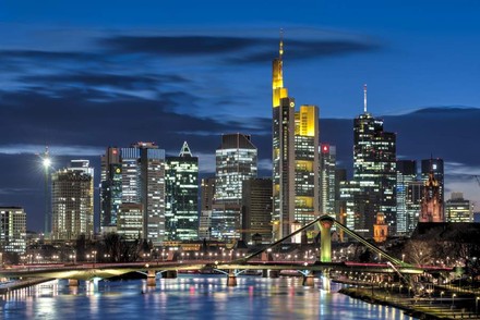 Der Chef der Deutschen Bank fordert mehr Restaurants und Theater in Frankfurt am Main. (Foto: © Der Knipser/fotolia)