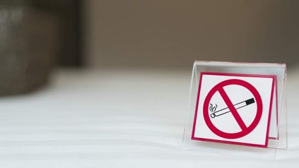 Bundesbürger sind mit dem Nichtraucherschutz in Gaststätten zufrieden. (Foto: © tatomm/fotolia)