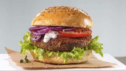 Der Bux-Burger besteht zu 43 Prozent aus Buffalowürmern. (Foto. © obs/DIL Deutsches Institut für Lebensmitteltechnik e.V./Bugfoundation GmbH in Osnabrück)