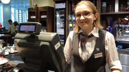 EIne Studierende in der Systemgastronomie