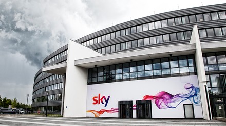 Der Sitz der Sky Deutschland Fernsehen GmbH & Co. KG in Unterföhring bei München