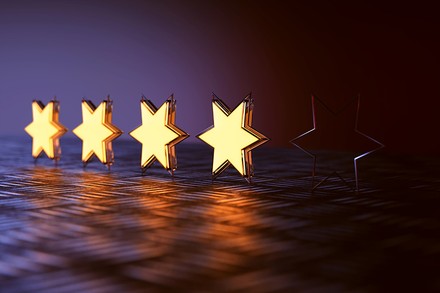 Ein Symbolbild mit vier Sternen