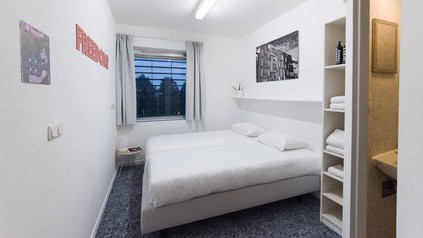 Flüchtlinge managen Knast-Hotel „The Movement“ in Amsterdam. (Foto: © facebook.com/the Movement Hotel)