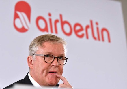 Thomas Winkelmann, Vorstandschef von Air Berlin, informiert am 25.09.2017 in Berlin in einem Hotel Journalisten über die nächsten Schritte im Verkaufsverfahren der insolventen Fluggesellschaft Air Berlin. (Foto: © dpa)