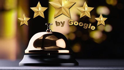 Eine Rezeptionsklingel, darüber fünf Hotelsterne, gefolt von Schriftzug "By Google"
