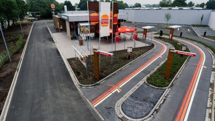 Burger King Restaurant in Gütersloh mit zwei Drive-in Spuren