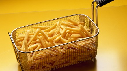 Frittier-Korb mit Pommes