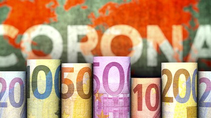 Eingerollte Geldscheine vor der Aufschrift "Corona"
