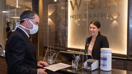 Hubert Aiwanger im Hotel