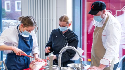 Auszubildende beim Kochklub