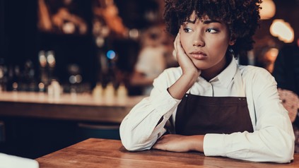 unglückliche Kellnerin