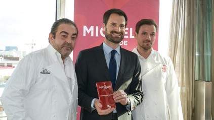 Juan Amador und Fabian Günzel mit Gwendall Poullennec (Director of International Guides)