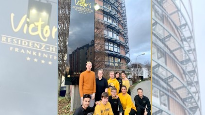 Ausbilder und Auszubildende im Victor's Resindez-Hotel Frankenthal bewerben sich als Bienenhoteliers