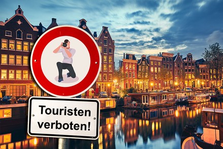 Ein Verbotsschild vor der Stadtkulisse Amsterdams