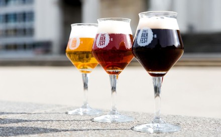 Drei Gläser mit diversem Craftbier