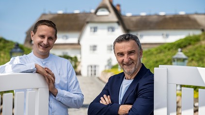 Jan-Philipp Berner und Johannes King vor dem Söl’ring Hof.