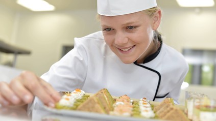 Caterer prepariert Appetizer