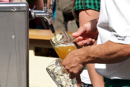 Ein Biergartenausschank