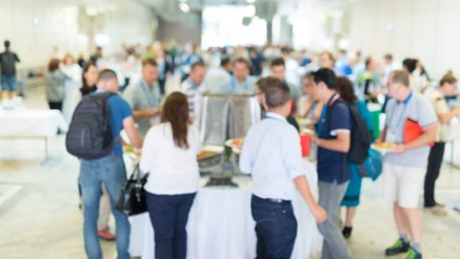 Besucher auf Messe