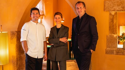 Tohru Nakamura (Executive Chef und Managing Director Schreiberei), Julia Kolbeck (Restaurantleiterin „Tohru“) und Marc Uebelherr (Managing Director Schreiberei) (Foto: © Hoang Dang)