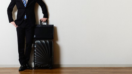 Geschäftsmann mit Koffer