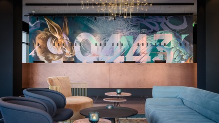 Lobby des Motel One Nürnberg-Hauptbahnhof