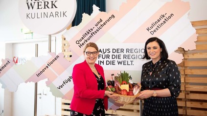 Elisabeth Köstinger (r.) und Christina Mutenthaler