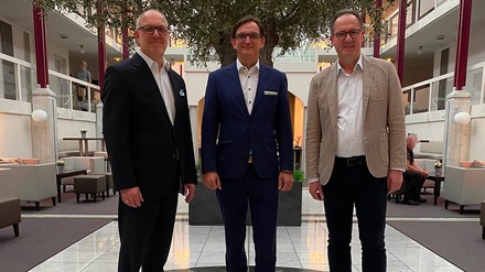 Roman Schmitt, Geschäftsführer B.W. Hotel Betriebsgesellschaft, Mile Zovko, Cluster-Direktor Best Western Plus Hotel Fellbach-Stuttgart, Karsten Warth, bisheriger Betreiber