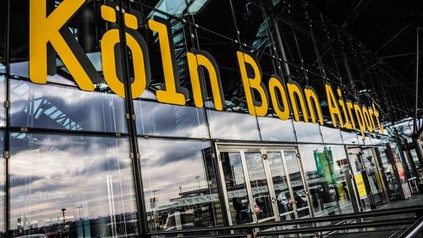Der Eingang zum Köln Bonn Flughafen von außen